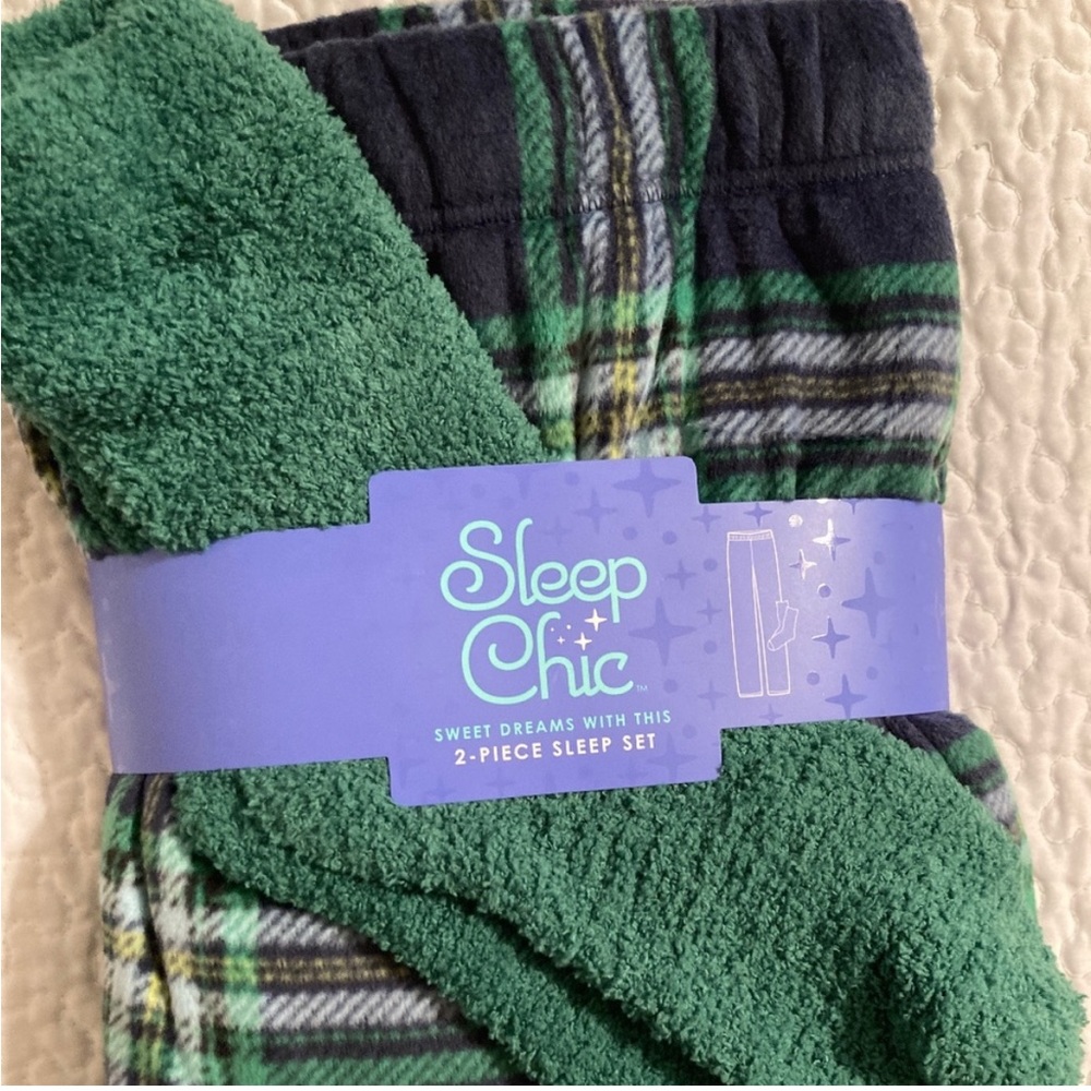 NWT Sleep Chic 2 Piece Sleep Set Pajama Pants & Fuzzy Socks Set